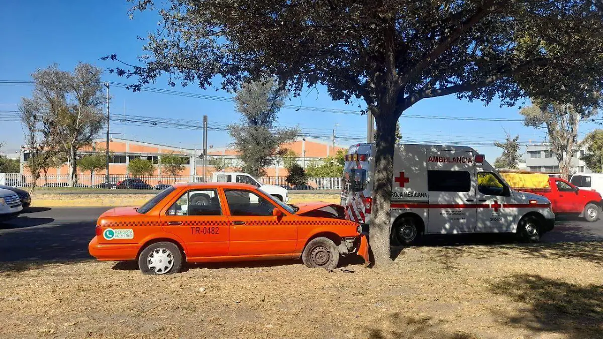 SJR POLI EL TAXI TERMONO CONTRA